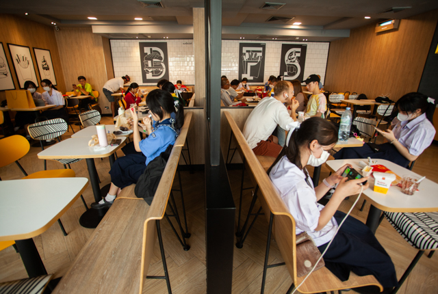 p20-21-weekly-mcdonald-03.jpg