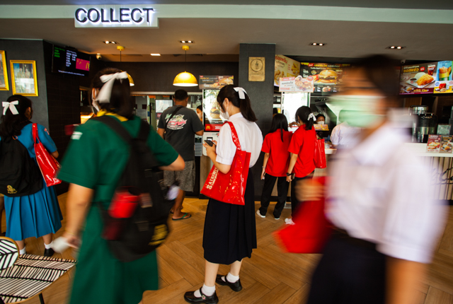 p20-21-weekly-mcdonald-05.jpg