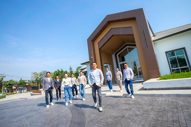 p20-21-weekly-ncgroup-03.jpg