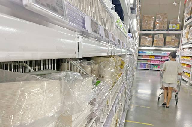 p20-21-weekly-plastic-03.jpg