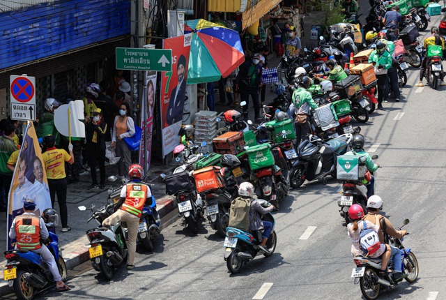 p20-21-weekly-rider-01.jpg