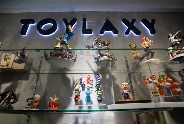 p20-21-weekly-toylaxy-02.jpg