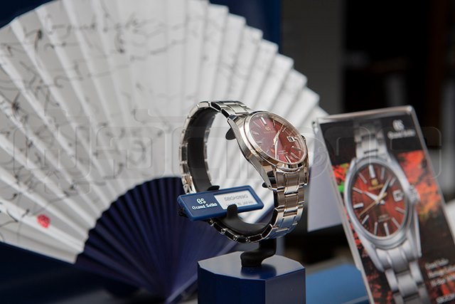 p20-21-weekly-watch-03.jpg