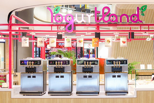 p20-21-weekly-yogurtland-03.jpg