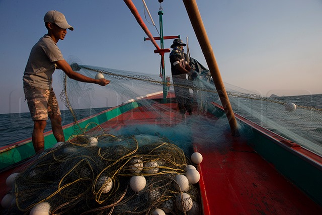 p22-23-fisherfolk-04.jpg