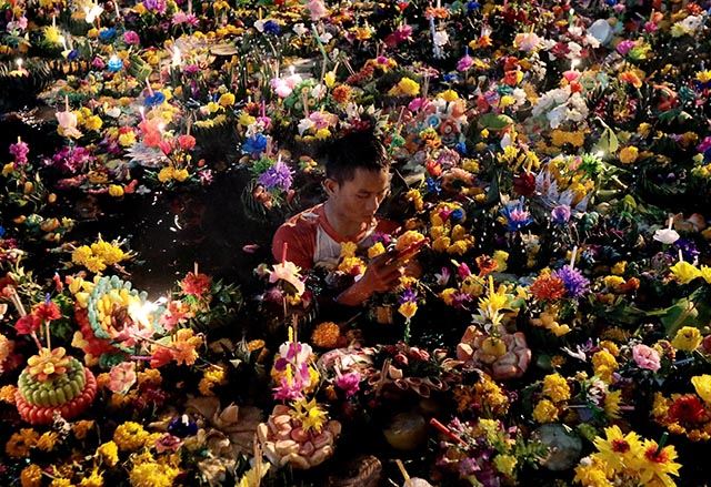 p22-23-loykratong-02.jpg