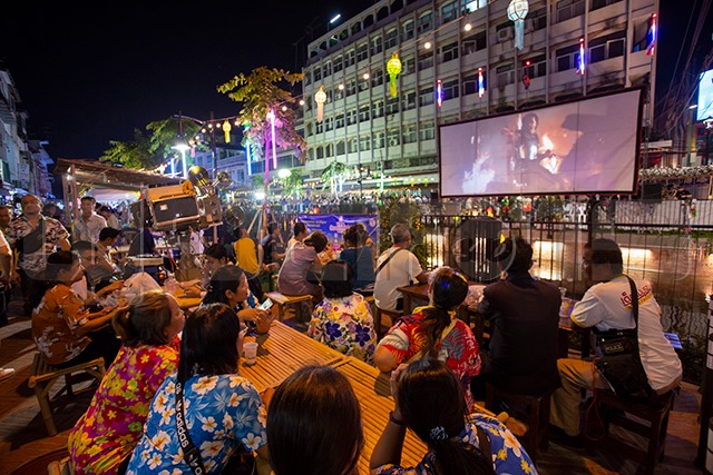 p22-23-loykratong-04.jpg