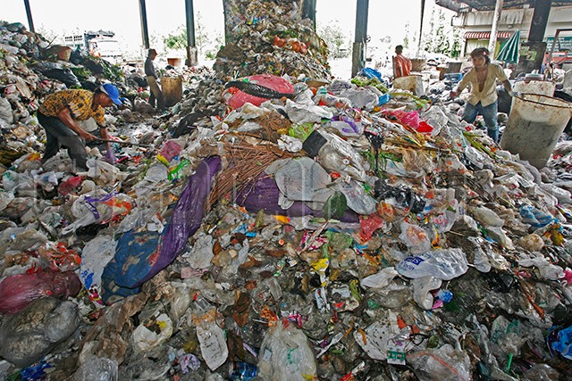 p22-23_plastic_01.jpg