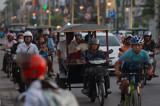 p22-23-weekly-cambodia-06.jpg