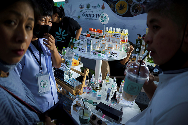 p22-23-weekly-cannabis-02.jpg