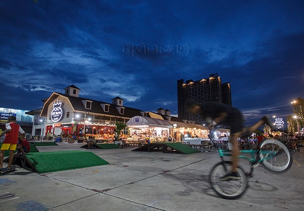 p22-23-weekly-communitymall-02.jpg