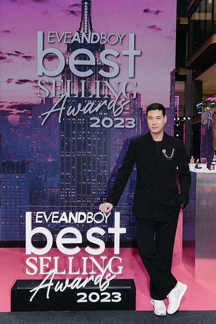 p22-23-weekly-eveandboy-02.jpg
