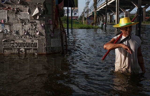 p22-23-weekly-flood-01.jpg