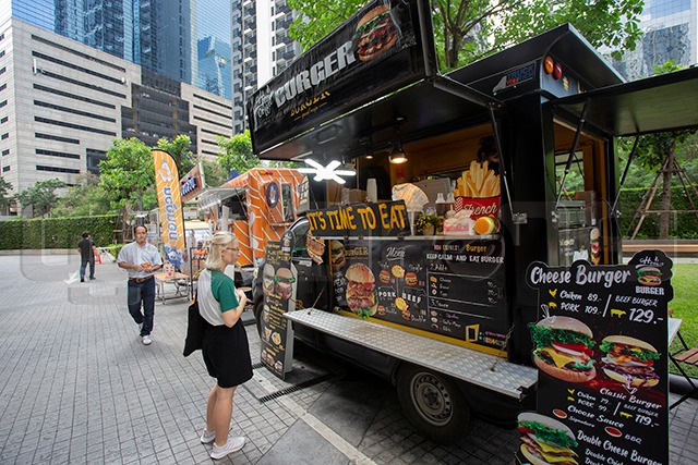 p22-23-weekly-foodtruck-01.jpg