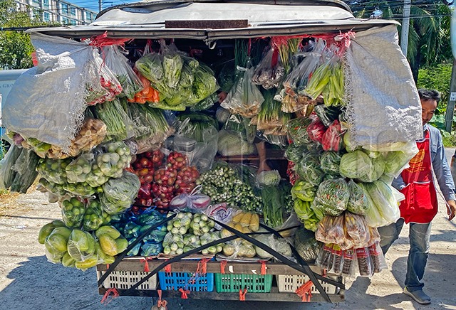 p22-23-weekly-foodtruck-04.jpg