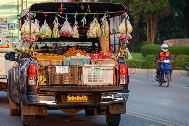 p22-23-weekly-foodtruck-06.jpg