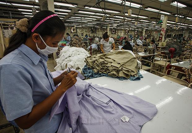 p22-23-weekly-garment-01.jpg