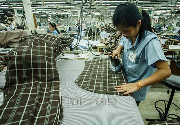 p22-23-weekly-garment-02.jpg