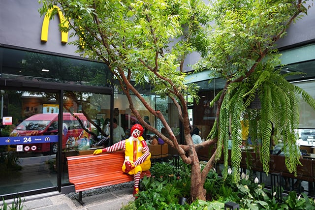 p22-23-weekly-kfc-05.jpg