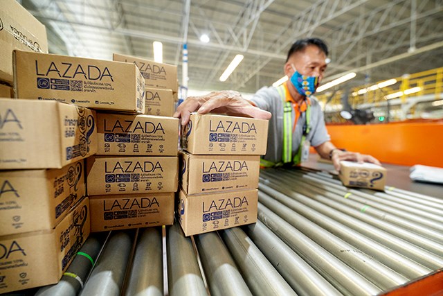 p22-23-weekly-lazada-01.jpg