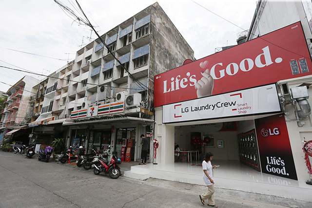 p22-23-weekly-lg-05.jpg