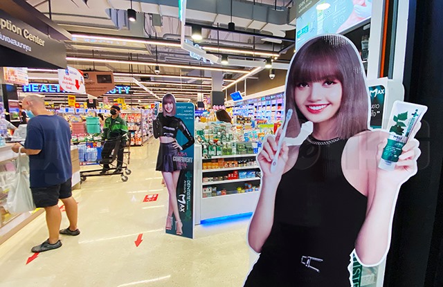 p22-23-weekly-lisa-01.jpg