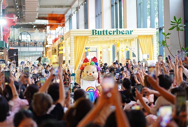p22-23-weekly-mascot-01.jpg