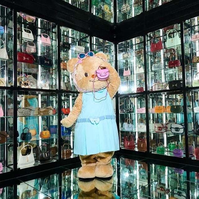 p22-23-weekly-mascot-04.jpg