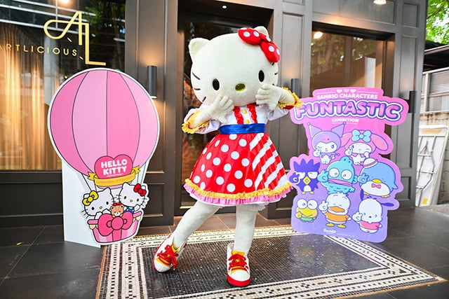 p22-23-weekly-mascot-05.jpg