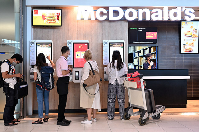p22-23-weekly-mc-02.jpg