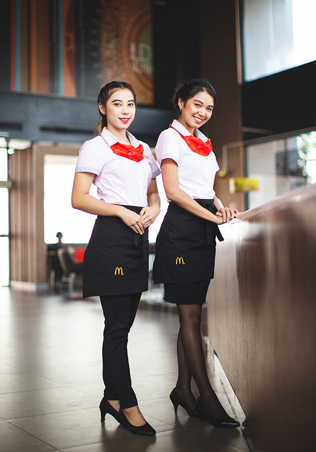 p22-23-weekly-mc-02.jpg