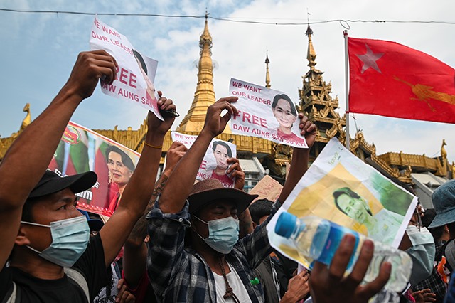 p22-23-weekly-myanmar_03.jpg