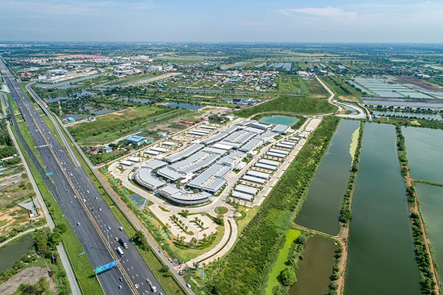 p22-23-weekly-outlet-04.jpg