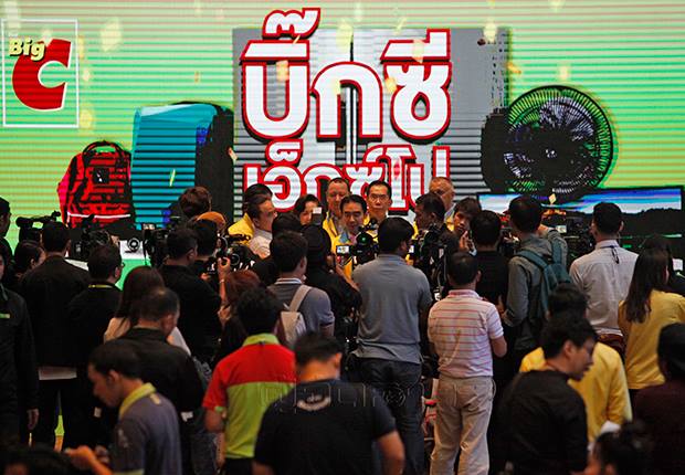 p22-23-weekly-retail-02.jpg