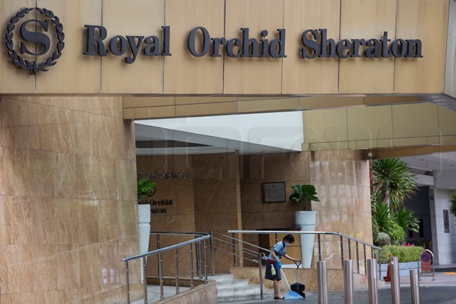 p22-23-weekly-royal-01.jpg