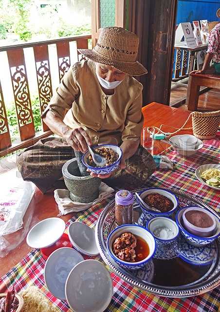 p22-23-weekly-smarttourism-02.jpg