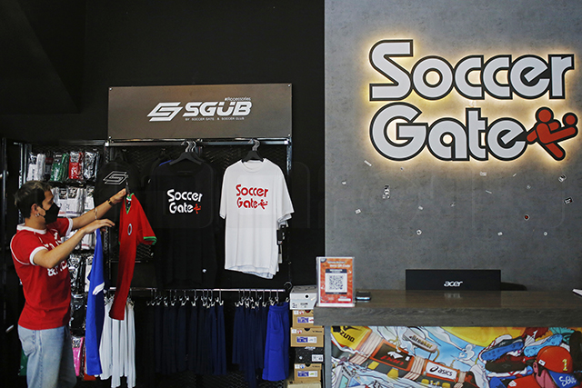 p22-23-weekly-soccergate-01.jpg