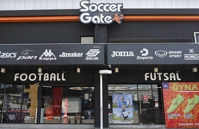 p22-23-weekly-soccergate-07.jpg