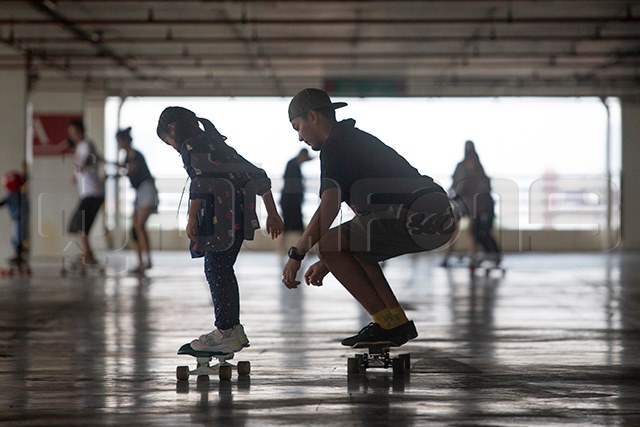 p22-23-weekly-surfskate-02.jpg