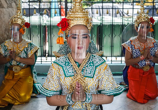 p22-23-weekly-tourism-01.jpg