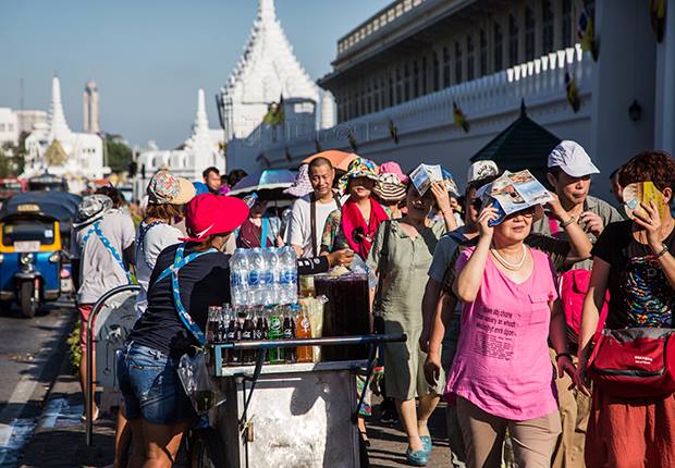 p22-23-weekly-tourism-03.jpg
