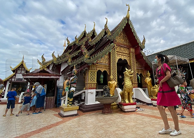 p22-23-weekly-travel-04.jpg