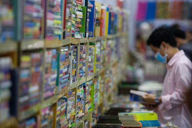 p22-23-weely-bookfair-01.jpg