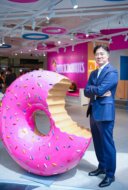 p24-weekly-duckdonuts-02.jpg