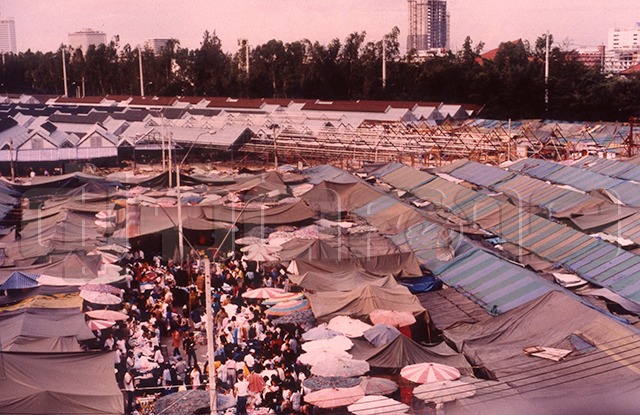 p24-weekly-nightmarket-02.jpg