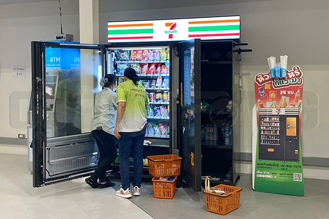 p24-weekly-vendingmachine-02.jpg