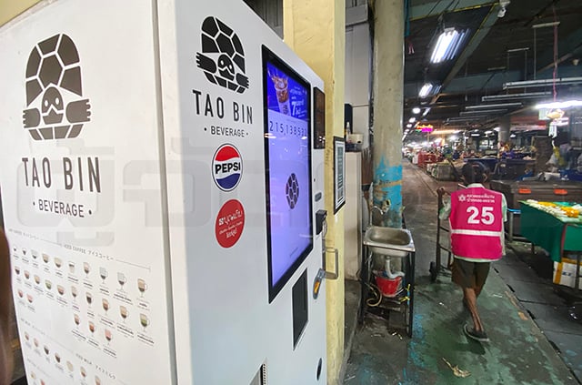 p24-weekly-vendingmachine-03.jpg