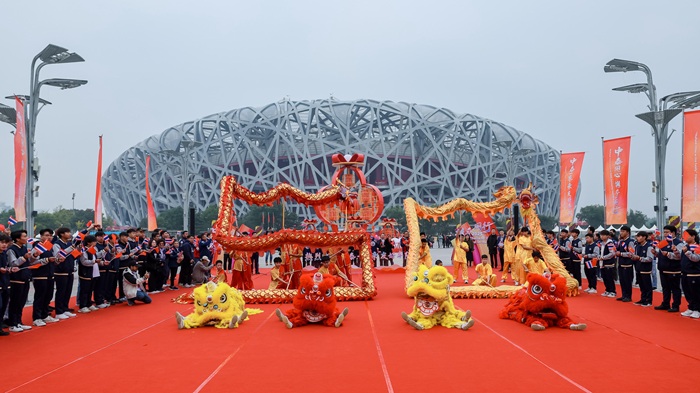 Red-Bull-Thai-Chinese-Friendship-Caravan_002_0.jpg