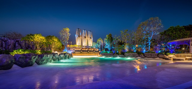 SPACEWATERPARK_PIRATEBEACH_NIGHT_HERO.jpeg