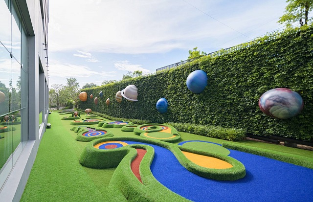 SPACEWATERPARK_PLANET_MINIGOLF_DAY.jpg
